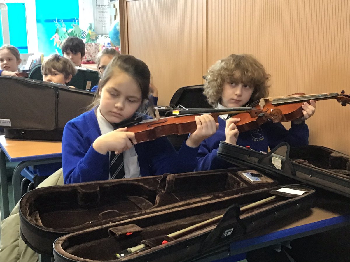 crontony4's tweet photo. The children are really excited to learn the violin. How amazing.@crontony4 @crontonceschool @LDSTEducation #musicians #keyscurriculum https://t.co/3YCzUwuvyC