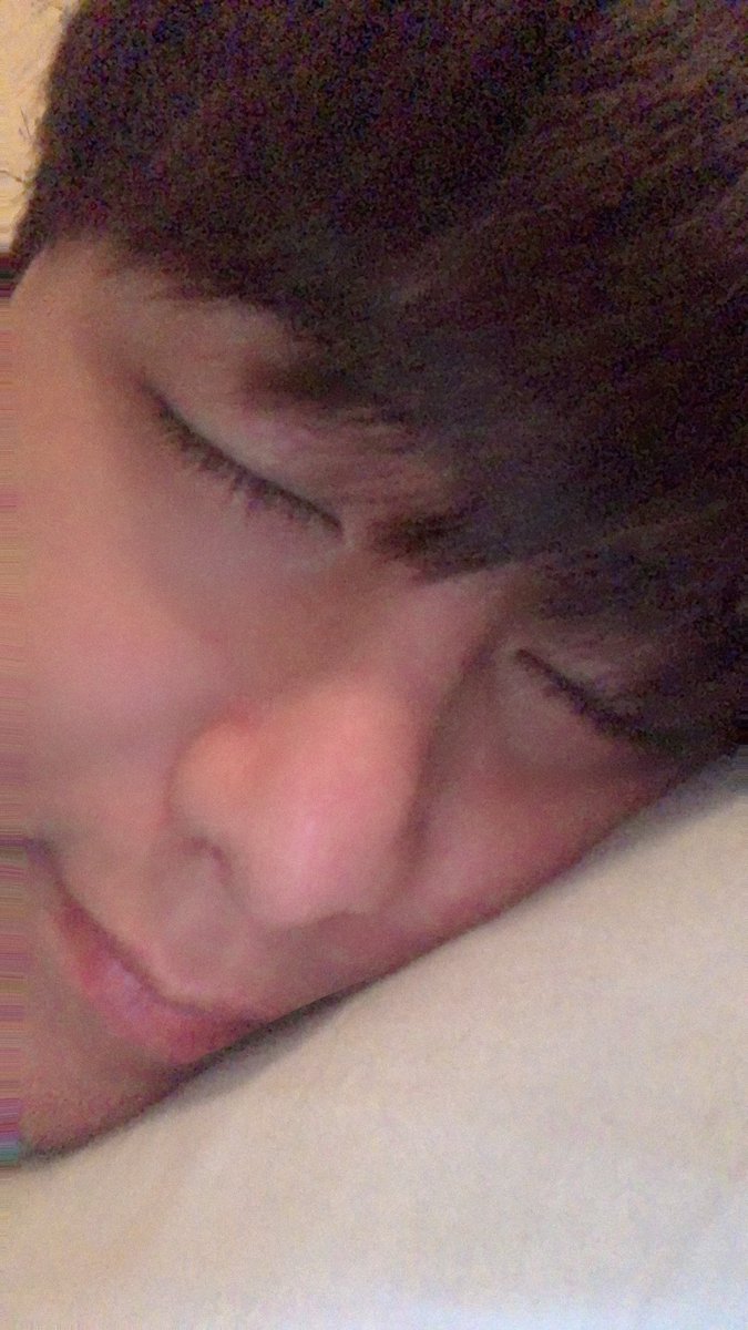 Rumrumne's tweet photo. Good night. Go to sleep with me now 😴 https://t.co/pJ1DNZKgam