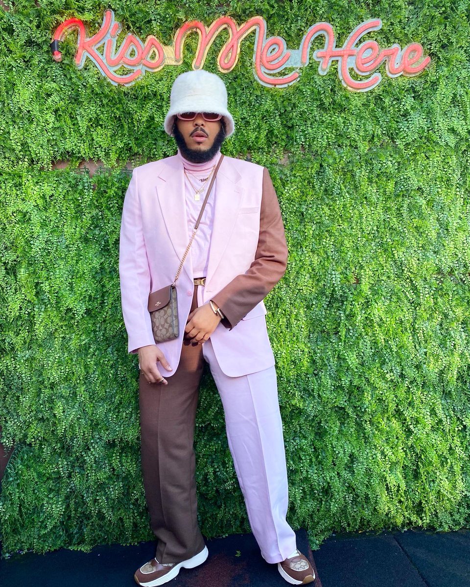 OGFashionKiller's tweet photo. I do it with ease , post when I please! 10/17/20 #Ken #OGFashionKiller #TheBirthdayShoot #BeyonceWithThePosts #PinkTober #CelebrateTheBest #SwitchItUpInOneSetting #230FifthRooftop https://t.co/l1ATfvbaHR