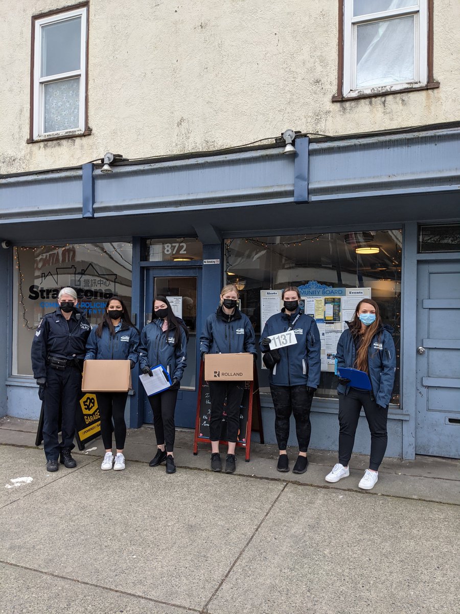 StrathCPC's tweet photo. Watch for us out there this morning! SCPC Volunteers out there delivering #ProjectLandmark https://t.co/a2jpUqH7Io address plates to the businesses on E. Hastings so emergency services can help people faster 🚑🚒🚔#VanCommunityPolicing @VanPoliceFnd @CityofVancouver @VancouverPD https://t.co/6lxruANbi9