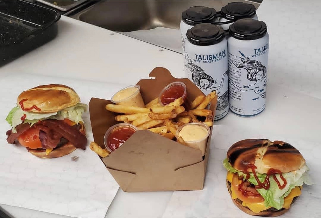 Strange_Fellows's tweet photo. FOOD OPTIONS // We've delicious cheese buns from @tallshadowbread:
.⁠
🖤Blue Cheese &amp; Caramelized Onion⁠
🖤Cheese &amp; Tapenade Buns (tapenade made by @bobalifoods)
.
And we have 2 FOOD TRUCKS this weekend:
.
🚚Sat, Mar 27 12-7pm: @h2eatsinc
🚚Sun, Mar 28 1-4pm: @burgerholic.ca https://t.co/5TQ5h3REmD