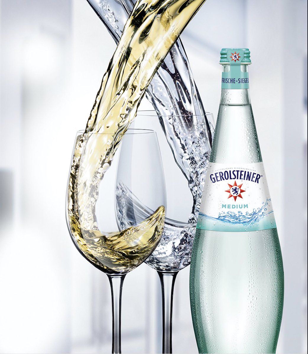 Bevenco's tweet photo. Water is water? Absoluut niet! Water is een essentiële voedingsstof voor ons lichaam en het belangrijkste levensmiddel! Water drinken is de gezondste manier om te hydrateren. Gerolsteiner verfrist het lichaam en voorziet het van waardevolle mineralen. #healthydrinks #gerolsteiner https://t.co/T8Mod35ulz