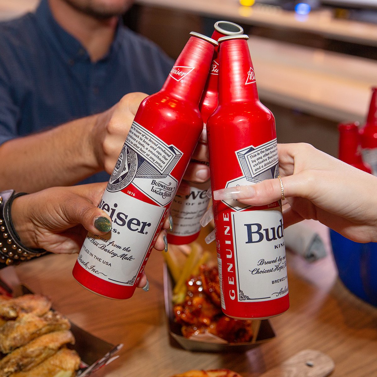 stratvegas's tweet photo. Wings โ๏ธ Beer โ๏ธ Pizza โ๏ธ Sliders โ๏ธ We'll see you at PT's Wings & Sports. #STRATeats https://t.co/FLDRvry6Cg