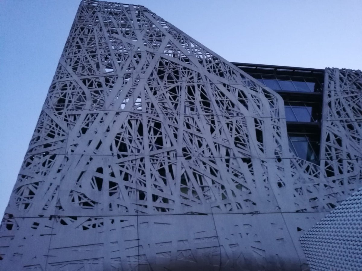 Anche quest'anno aderiamo a ##MilluminodiMeno! Il sole tramonta ma #PalazzoItalia rimane spento! Il “salto di specie” inteso come evoluzione e miglioramento di salute e benessere grazie alle scienze della vita sono al cuore della nostra missione <a href="/caterpillarrai/">Caterpillar Radio2</a>