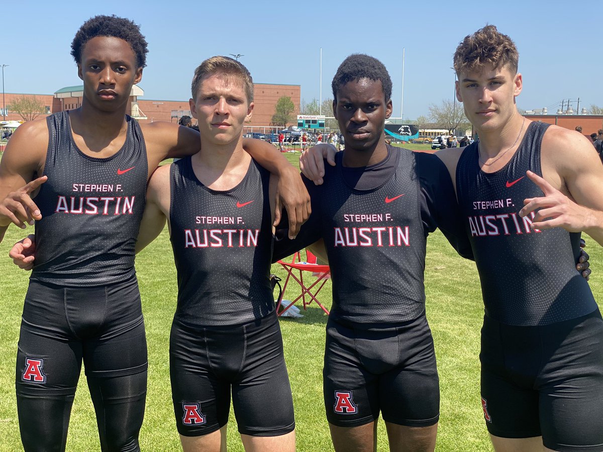 AHSBulldogTrack's tweet photo. These boys get the 🥇🥇🥇🥇 in the 4x200 at the #OvalOfficeInvitational #SurviveAndAdvance @AHSBulldogTrack @AHSBulldogs @SFAHS_Bulldogs @itssjamal2023 @aj_zilich Chi Ike and @htx_hunter20 https://t.co/Mw2bOZSeEs