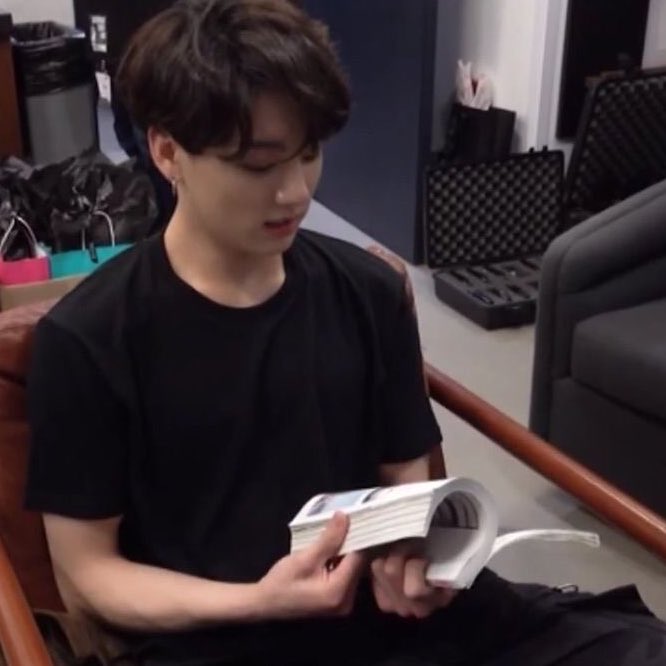 jinkookfolder's tweet photo. jungkook as ur college crush https://t.co/VZMWfhQgQk