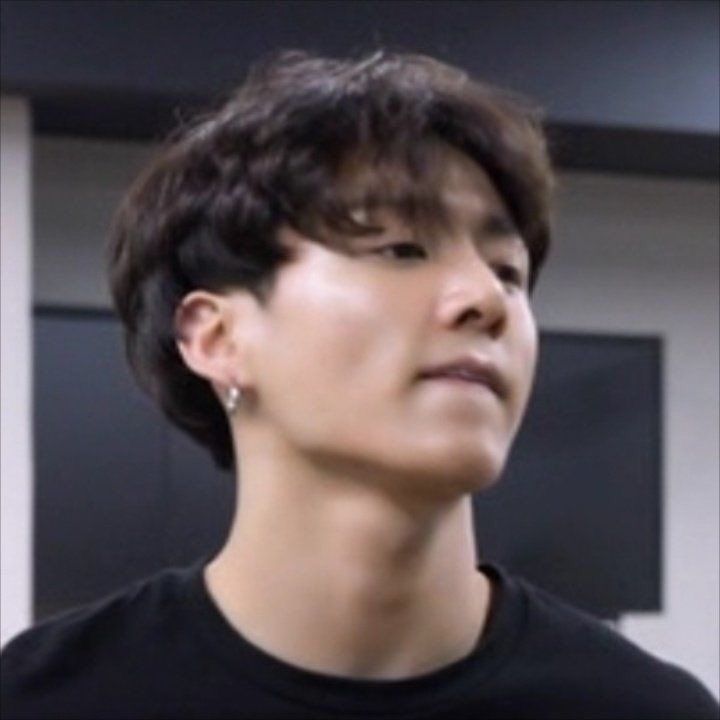 jinkookfolder's tweet photo. jungkook as ur college crush https://t.co/VZMWfhQgQk