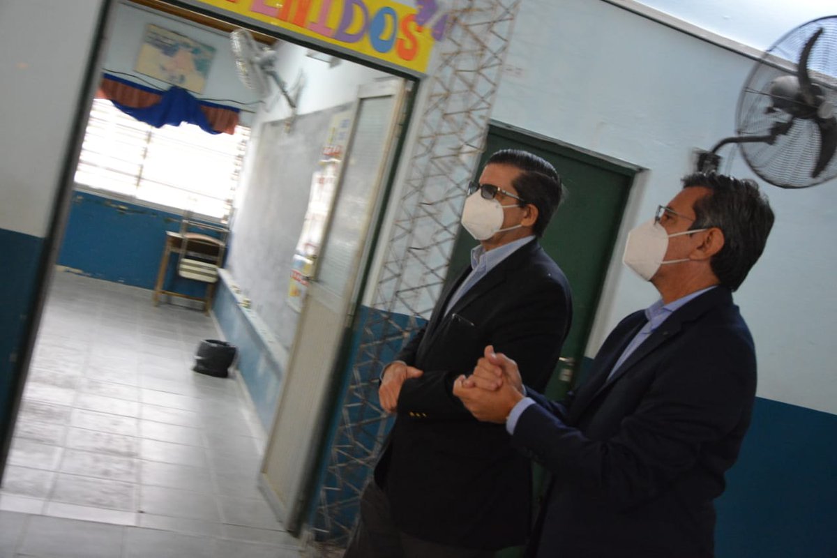 PedroBraillardP's tweet photo. Alumnos, docentes y auxiliares de la escuela 439 Niñas de Ayohuma en Paso Pexoa #Corrientes ya tienen aulas, oficinas y baños renovados gracias a la inversión de @CorrientesGob de $11 millones. Estuvimos hoy con el gobernador @gustavovaldesok y @JuanjoLDesimoni en la inauguración https://t.co/xMLFgPm4CC