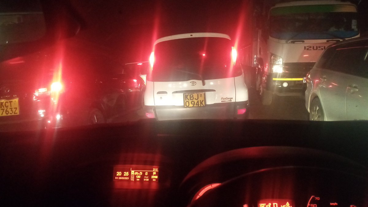 MainaMbuchi's tweet photo. The situation as is at Kakuzi past Makuyu. Been stuck here for the past 4hrs. Don't feel too patriotic at the moment...😭😭 https://t.co/9xAuNMn279