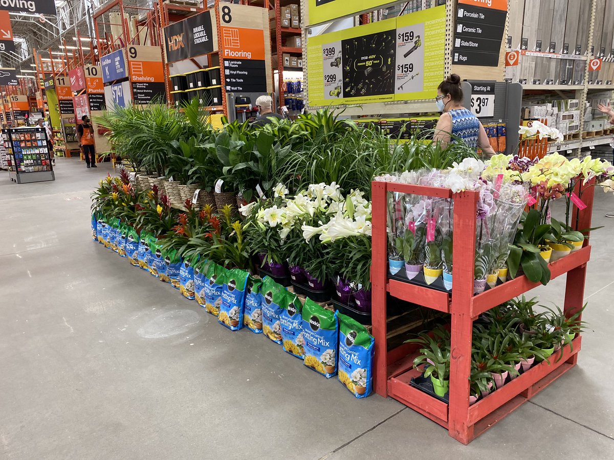 GregWilley4's tweet photo. HD 272 Regency Jax Florida. The store was merchandised well tables full and ready for high traffic weekend sales. https://t.co/Cq0BifA9ym