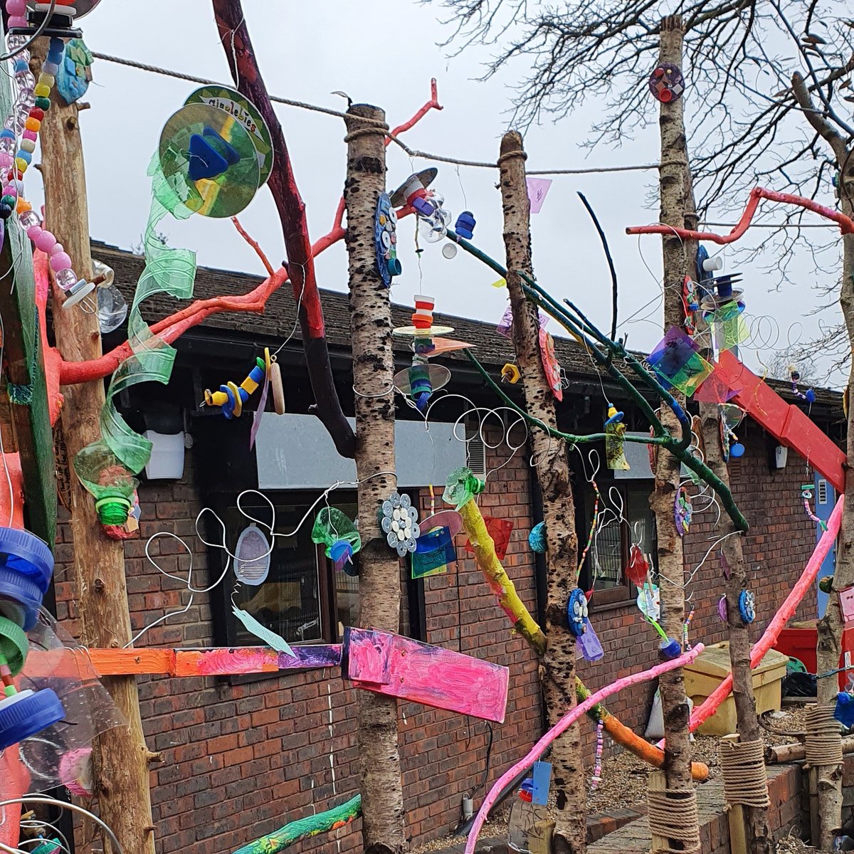 cathrive's tweet photo. I love it when things come together. It's been a pleasure to collaborate with the children &amp; staff  @SchoolRowland to create a sculpture to engage the senses using natural &amp; scrap resources. The children showed much interest in exploring &amp; discovering colour. Thanks to all at RH. https://t.co/1hkKNDpqt0