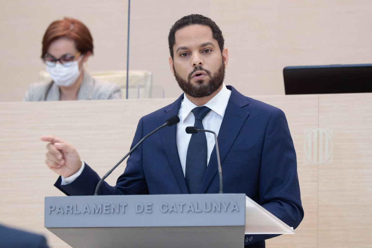 Igarrigavaz's tweet photo. A pesar de los insultos y que muchos diputados hayan abandonado la sala...

Iniciamos el camino definitivo para recuperar Cataluña para los catalanes y para el proyecto ambicioso que ha sido y debe ser España.
#Investidura https://t.co/sQyXZcL2Db
