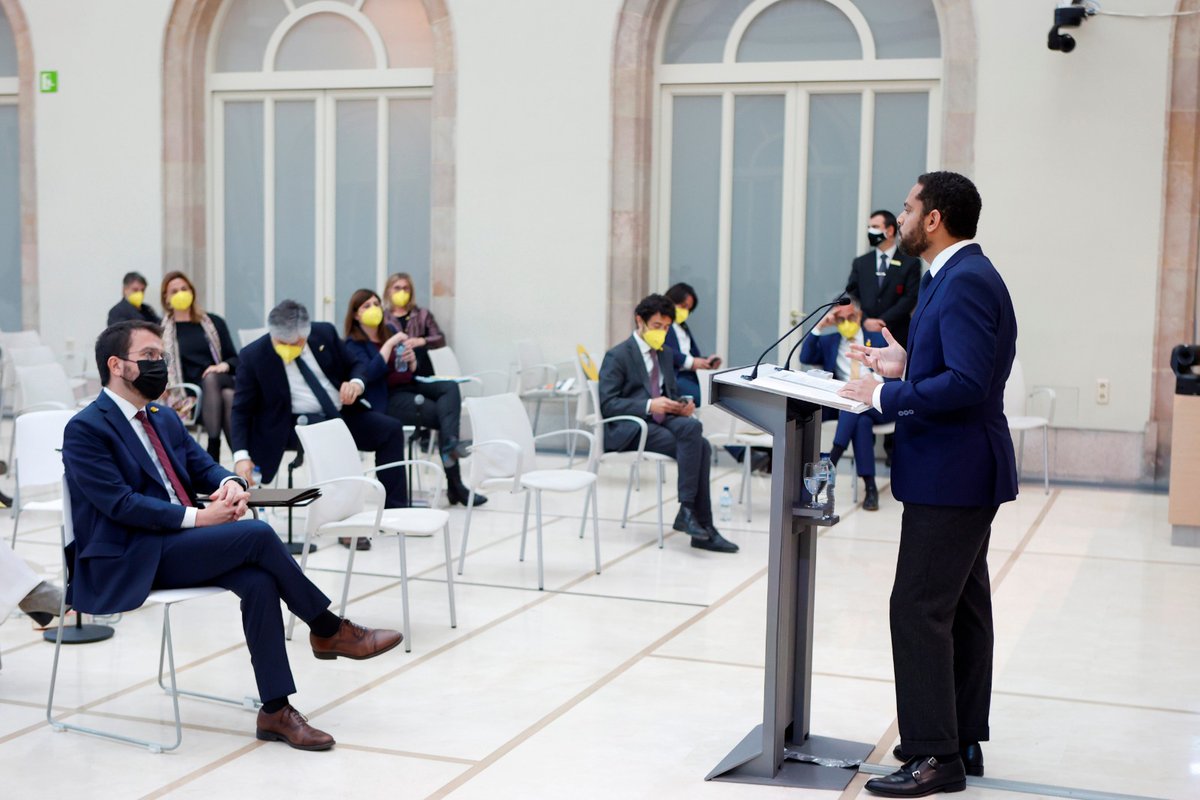Igarrigavaz's tweet photo. A pesar de los insultos y que muchos diputados hayan abandonado la sala...

Iniciamos el camino definitivo para recuperar Cataluña para los catalanes y para el proyecto ambicioso que ha sido y debe ser España.
#Investidura https://t.co/sQyXZcL2Db