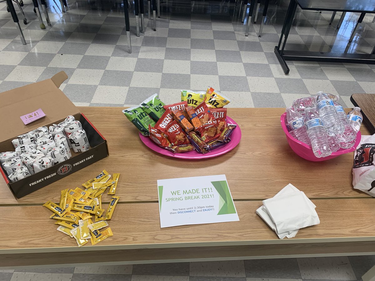 wcmsAPpeoples's tweet photo. WE MADE IT #superimps!! Enjoy your Spring Break!! And thank you Geremy @jimmyjohns for responding to the call so we could show our teachers some well deserved appreciation!! #wcmsmarchmadnessspiritweek ##springbreakisHERE #8thgradeunited https://t.co/QRU6YvHlgF