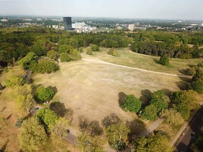 Festivalpark en congrescentrum worden gemist; regio moet aan de slag om expats en inwoners hier te houden dlvr.it/RwRVRW