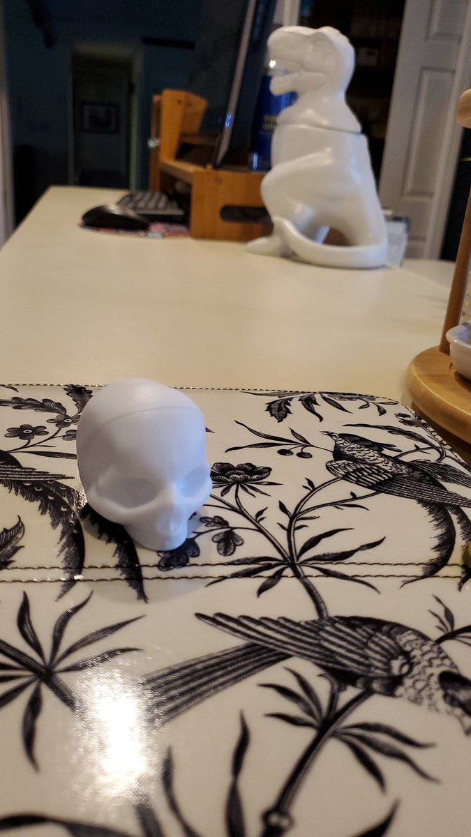 jac_n_dmb's tweet photo. I am obsessed with this skull lip balm i found!!
#rebelsrefinery https://t.co/XewYq8Yu1S
