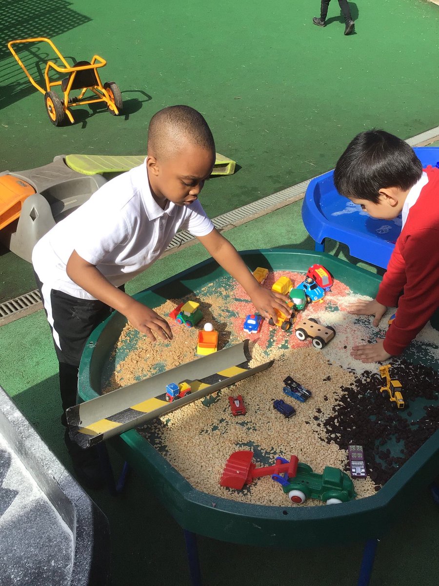 GreenFoldSchool's tweet photo. The sun is out and Apple Class have enjoyed their transport #tufftrays! Fantastic opportunity for social  interaction, team work and sharing - fabulous! 🌟🙂 #ASD #edutwitter #SEND @EYTagteam #learningthroughplay https://t.co/Ab0nquGlBX