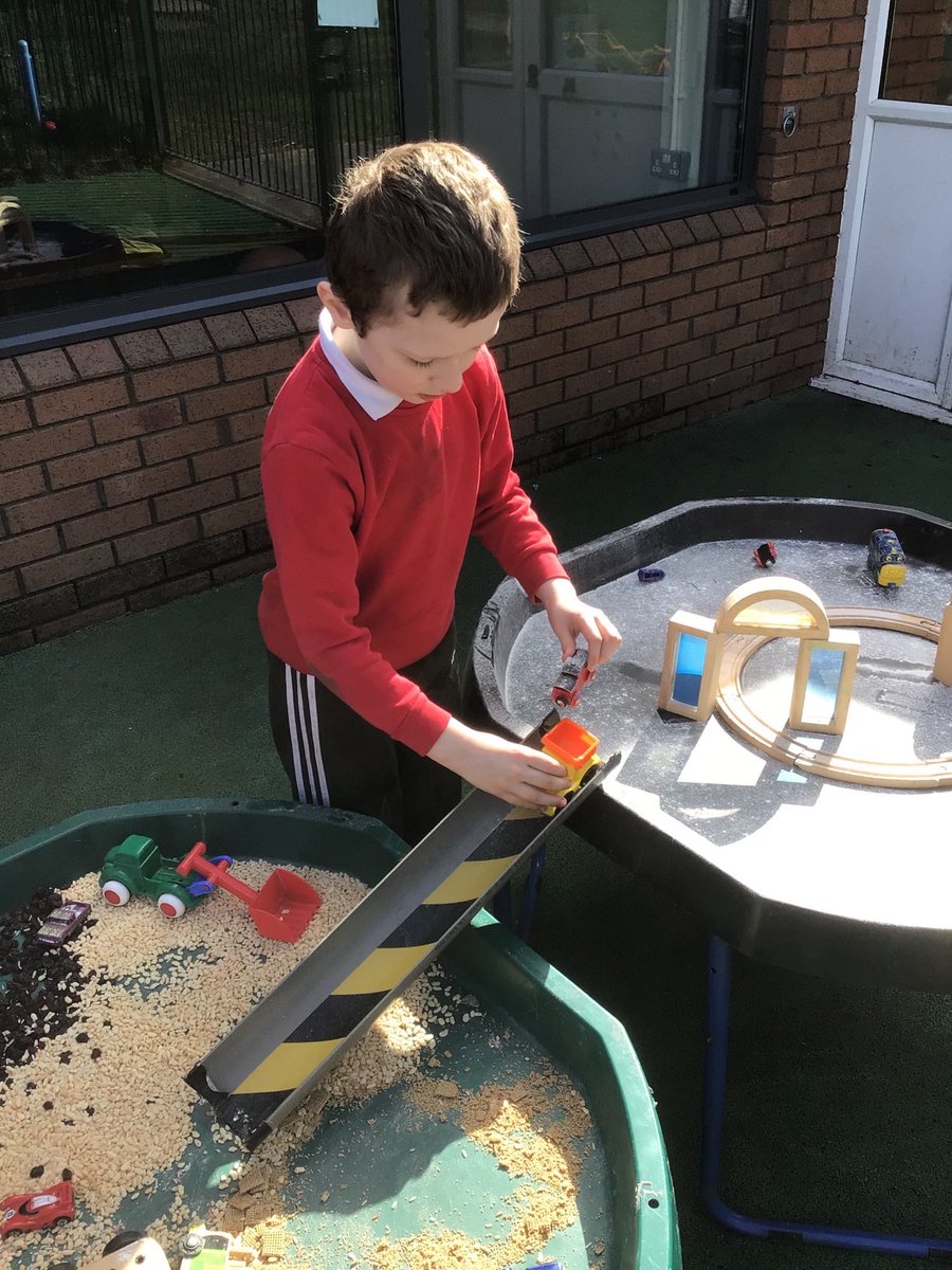 GreenFoldSchool's tweet photo. The sun is out and Apple Class have enjoyed their transport #tufftrays! Fantastic opportunity for social  interaction, team work and sharing - fabulous! 🌟🙂 #ASD #edutwitter #SEND @EYTagteam #learningthroughplay https://t.co/Ab0nquGlBX