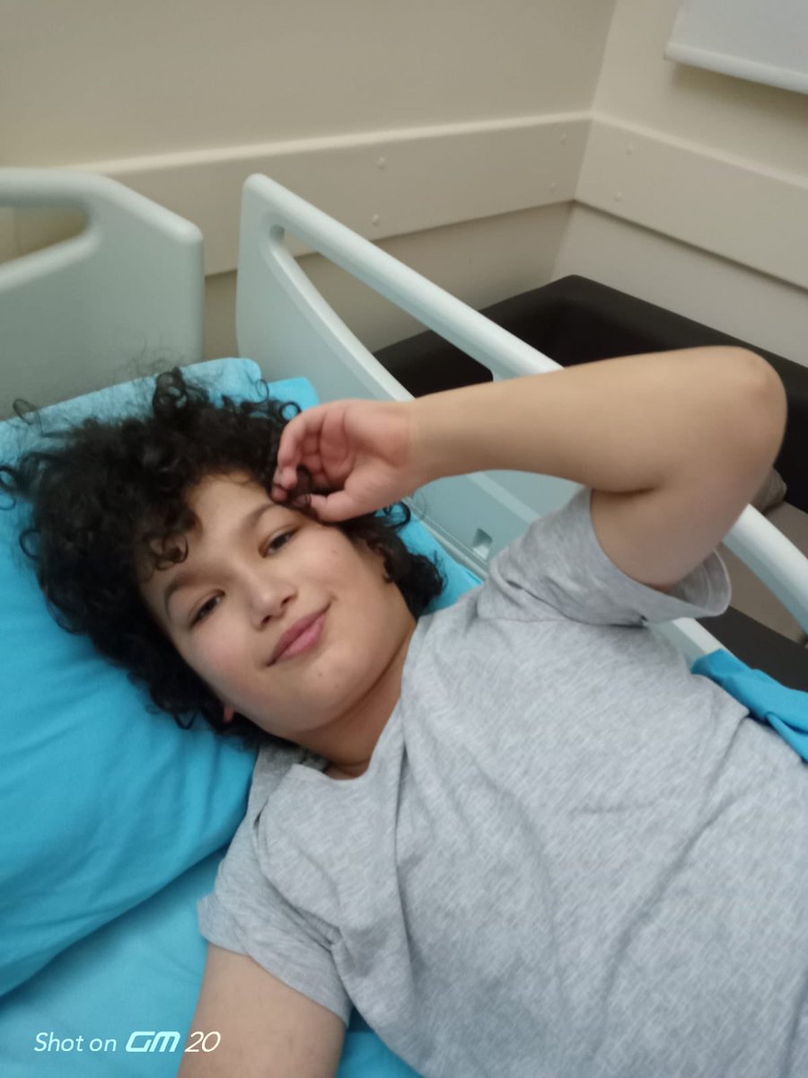 Hakan'ın anne babası kaç kişiyi öldürmüşler ki ikisi birden cezaevinde ve kanser hastası çocuklarına bakmalarına müsade edilmiyor. Katillere uygulanan adli kontrol onlar için uygulanmıyor.
KHK'lının evladı olmak.

#BenHakanDağdeviren