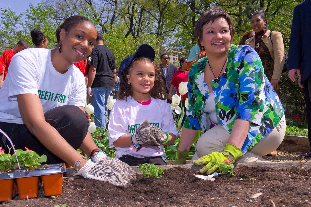 hlthyaging's tweet photo. Seeds of #Health: Safer Soils for Growing Food. Next Tues Mar 30, 1pm ET. Experts @thetrustees @BU_Superfund @PSUecosystems discuss how to have #nontoxic #communitygardens, grow #healthy food. @busphEH @swgardens @ComGardensDFW @LTM_ISCHE @SaferChemicals  
https://t.co/167w9PcOHJ https://t.co/eXFfvSHOd7