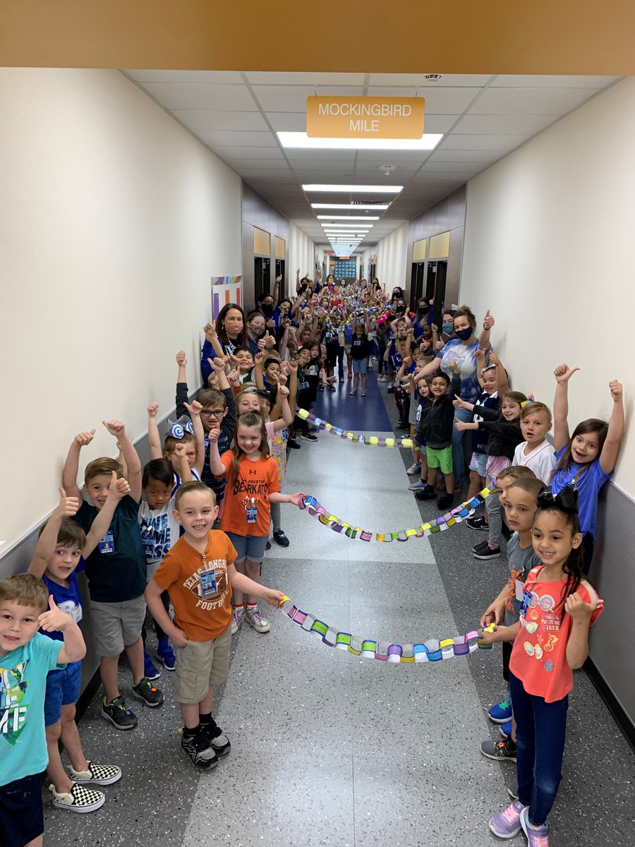 Kindness is a chain reaction, and our ECC students literally made it happen this week, with chains of kind actions! @BarbersHillECC #SELDay #SEL @BarbersHillSEL #MakeKindnessNormal