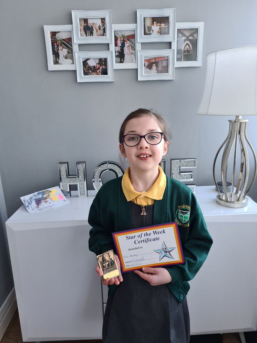 Kayleig12944344's tweet photo. Couldn't be any prouder of this little girl. Star and Attendee of the week #In2win #StarOfTheWeek #AttendeeOfTheWeek @malvernprimary https://t.co/aEI9DPB1OJ