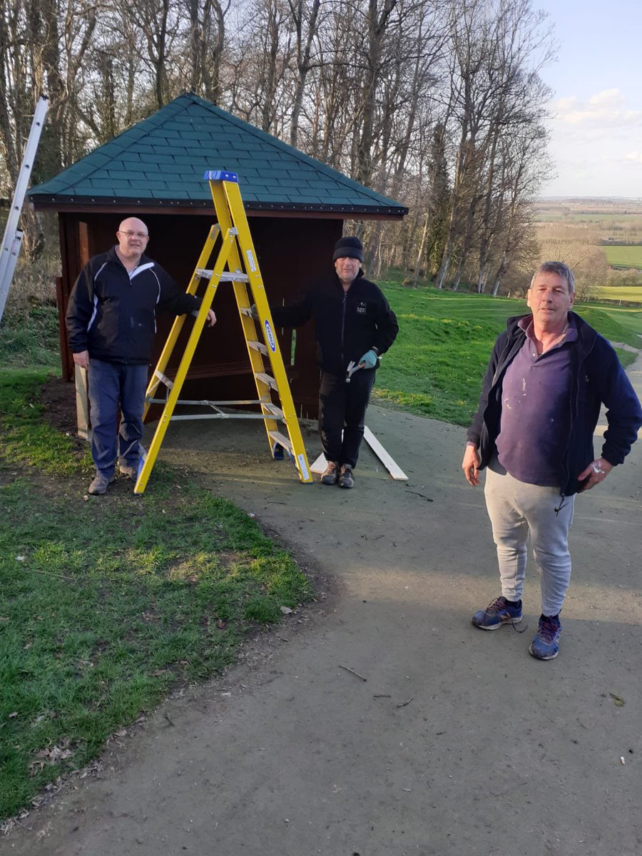 Newly refurbished shelter on the 5th tee. Thanks to the hardy bunch of workers. Two days to go ❤️🏌️‍♂️⛳️