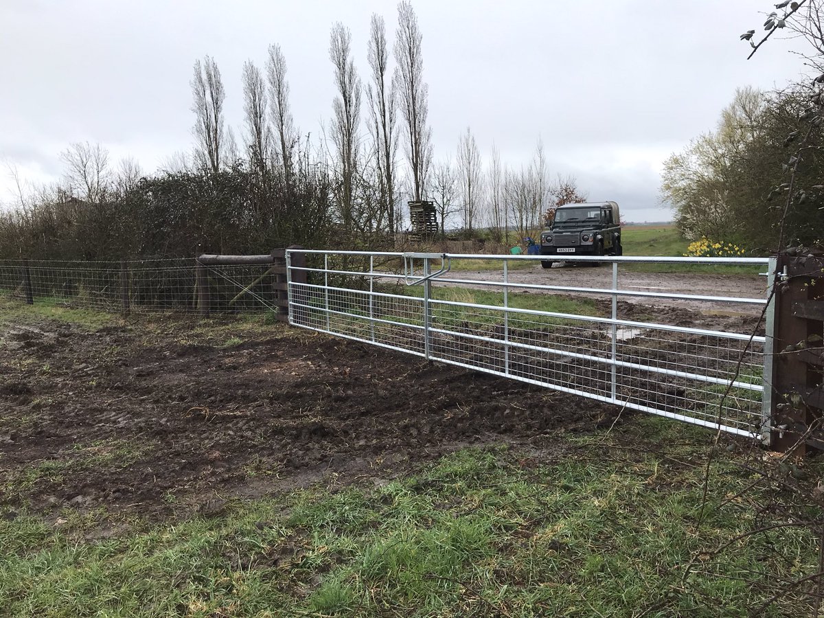 JamesWTMurray's tweet photo. End of the week marks completion of a further two paddocks stock fenced for an existing customer. All pressure treated creosote timber and r8-80-22 lamb safe ultimate stock fence with two strands of barbed wire. 
 Solo Fencing Systems solonet came into a league of it own https://t.co/lkTbtYp8gI