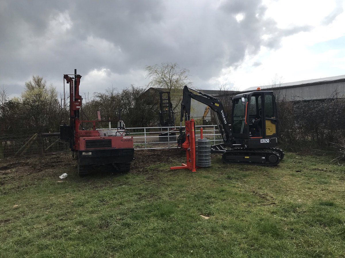 JamesWTMurray's tweet photo. End of the week marks completion of a further two paddocks stock fenced for an existing customer. All pressure treated creosote timber and r8-80-22 lamb safe ultimate stock fence with two strands of barbed wire. 
 Solo Fencing Systems solonet came into a league of it own https://t.co/lkTbtYp8gI