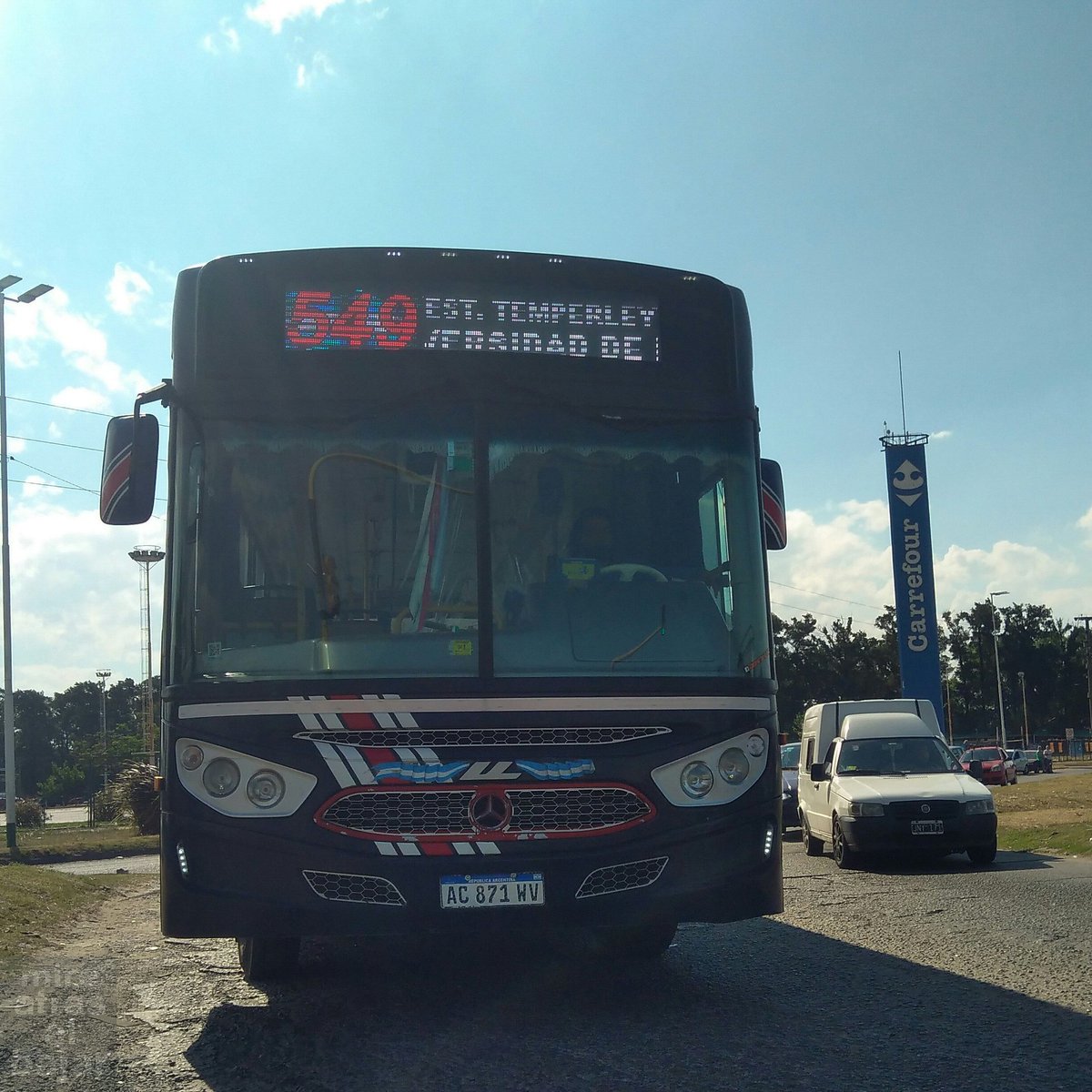 AtrasMire's tweet photo. 🚉 Yitos S.A. Línea 549 Interno 67
🏁 Estación Temperley
🔧 Mercedes Benz OF-1621 2018
🚌 Ugarte Americano
• Dominio AC871WV
👁🗨 Enero 2021
.
#Ugarte #MercedesBenz #Yitos #Linea549 #CruceLomas https://t.co/kJJEVnk985