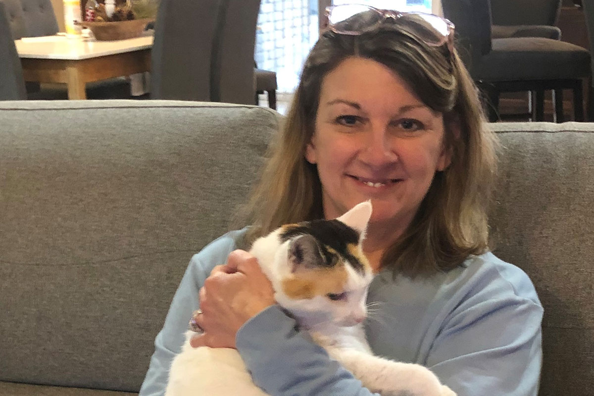 MarsPetcareUS's tweet photo. #MeetMars "I'm the plant manager at our facility in Mattoon, Illinois, where we make @CesarCuisine and @PedigreeUS dry food, and @TemptationsCats Treats." ⬇ https://t.co/oZ5g3YWEv9