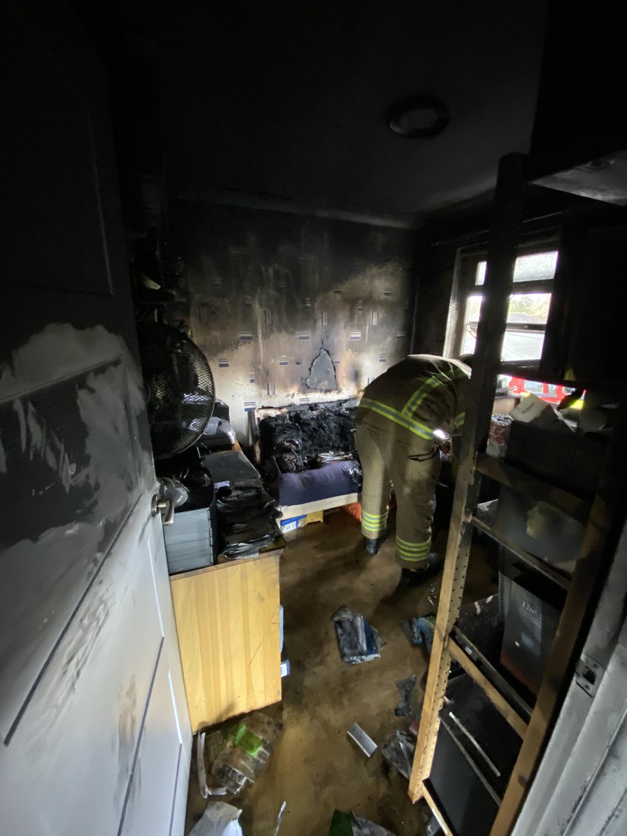 OccrSfrs's tweet photo. Finishing the week off with a house fire in Stowmarket. Backed up by Needham Market and Bury St Edmunds. Using 2BA, PPV and a HRJ the fire was extinguished. 
A reminder to never leave electrics on charge when you are out of the house. https://t.co/r0Rl5SSbya