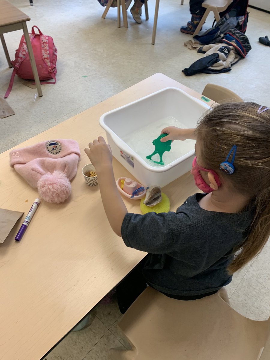 GlenOrchardPS's tweet photo. Learning in play! When it is raining to hard kinders keep it going inside! #tldsblearns #gatorsgrow https://t.co/FTeEJPnXXS