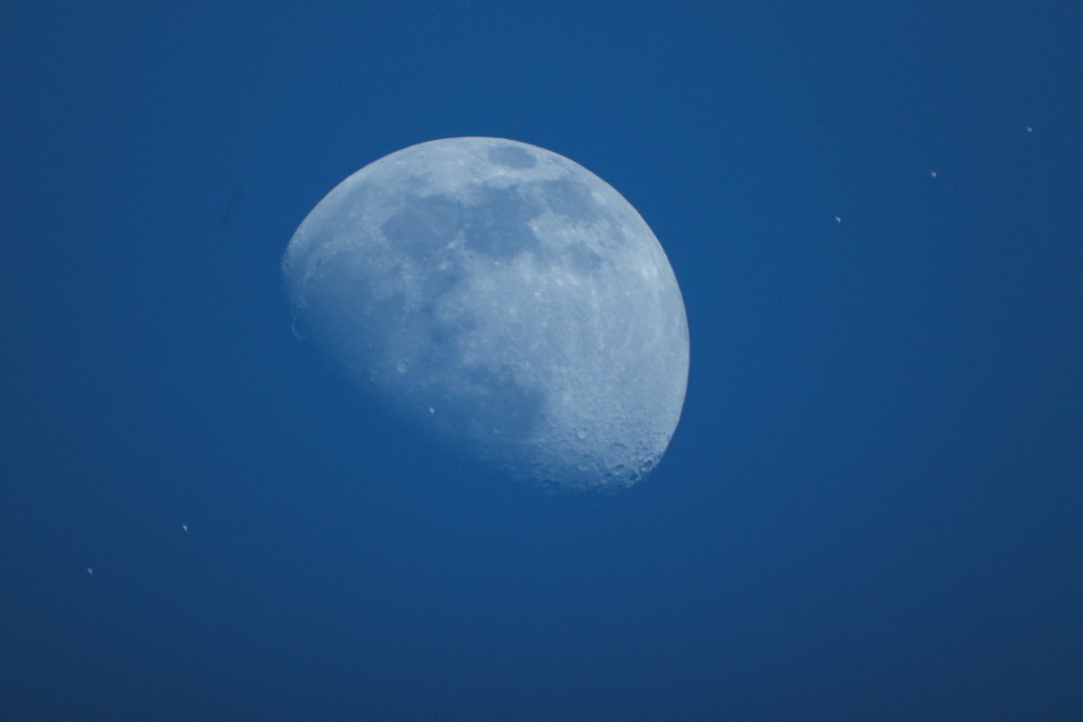 jamesvaid's tweet photo. International Space Station transiting the Moon before sunset. #Astrophotography #Moon #ISS #spotthestation #InternationalSpaceStation https://t.co/7HtUO1XnEM