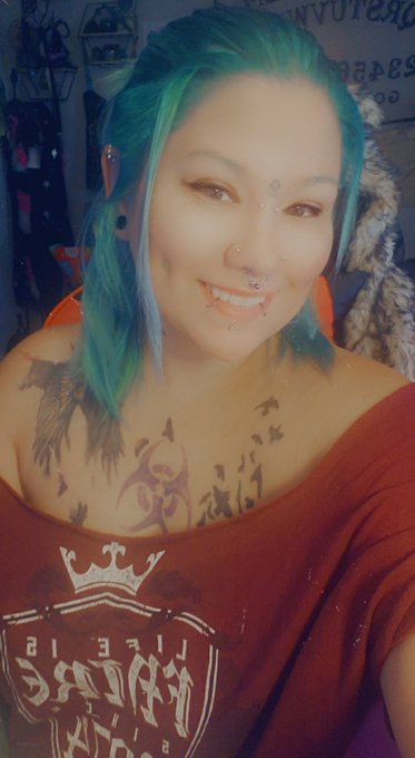 Doing a few Miakoda Mondays! Ask me your questions no matter how vanilla or how kinky it is! https://t