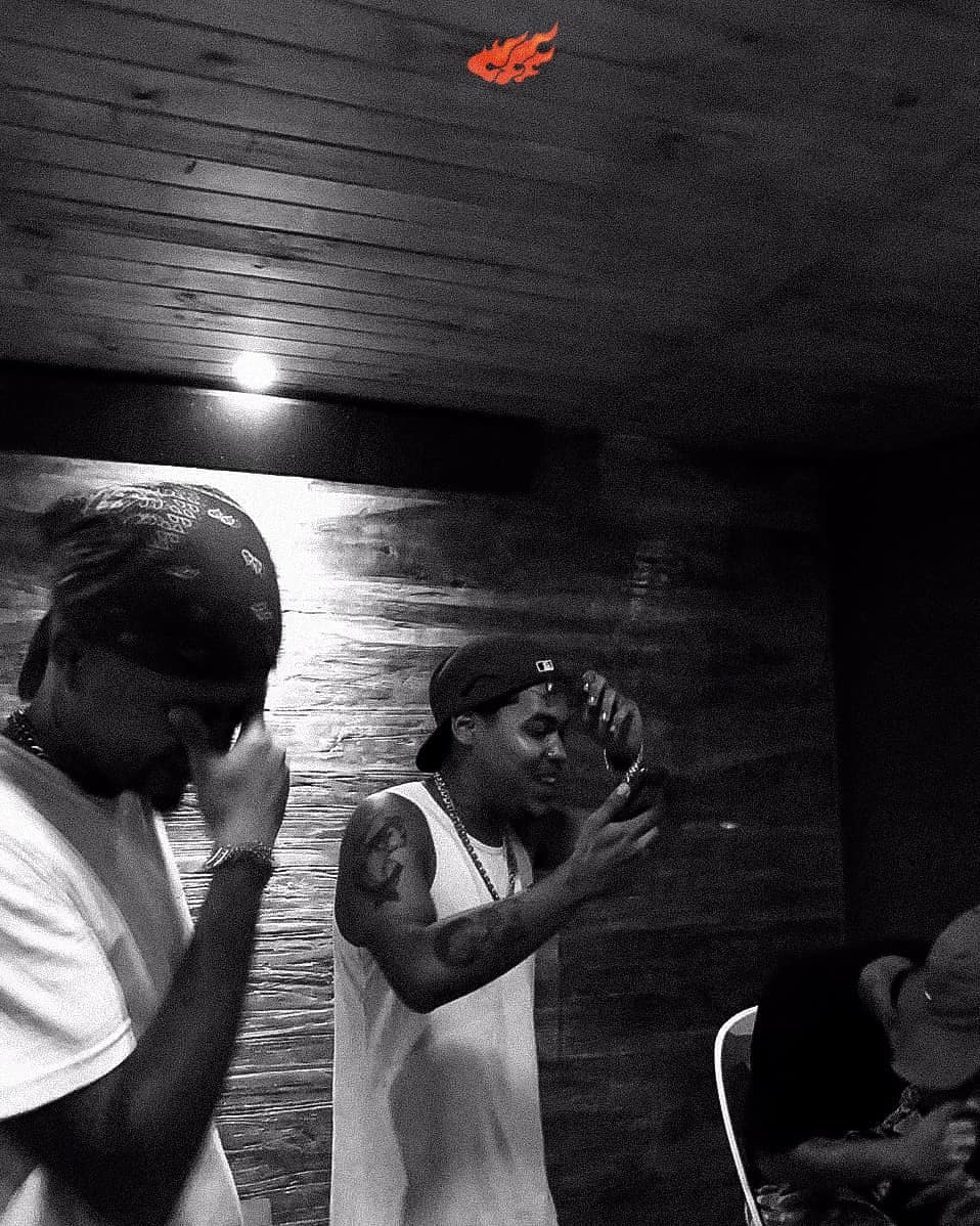 cafoforecordss's tweet photo. Cafofo Sessions 🛸 @pdn22_FNG @iaecriz @l3ozinnobeat https://t.co/QrY48cQrP4