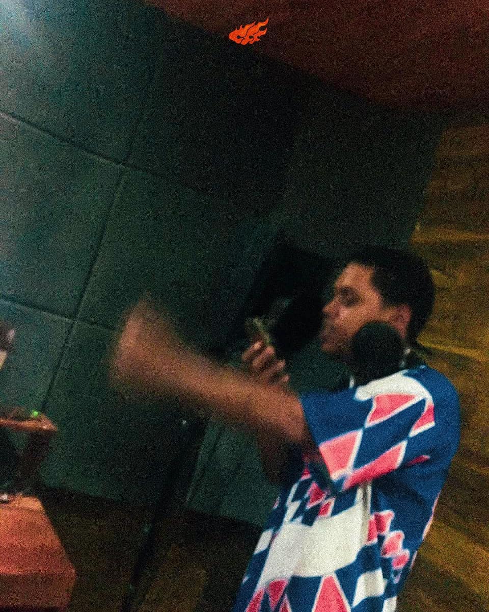 cafoforecordss's tweet photo. Cafofo Sessions 🛸 @pdn22_FNG @iaecriz @l3ozinnobeat https://t.co/QrY48cQrP4