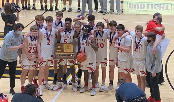 Sports in Kansas: 2021 Boys Basketball Coach of the Year - Sports in Kansas 

VIEW: shar.es/aoOaA6 

Presented by @MammothBuilt <a href="/SAFEks/">SAFE Kansas</a> <a href="/nextechwireless/">Nex-Tech Wireless</a> <a href="/AmericanImp/">American Implement</a> <a href="/SignBrothers/">Sign Brothers</a>  <a href="/LabetteCards/">Labette Cardinals</a>