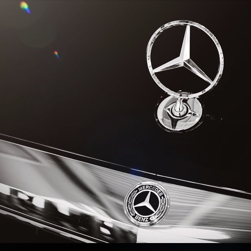 The Mercedes-Benz logo is an emblem which represents tradition and modernity. 
. 
.
#mercedesbenzcanada #mbptbo #lifestyle #culture #logo #emblem #represent #tradition #modernity #highquality #design #luxury