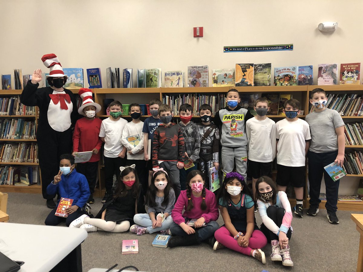 darla_lussier's tweet photo. More character day pics from Mohegan! https://t.co/RnLuVnl70X