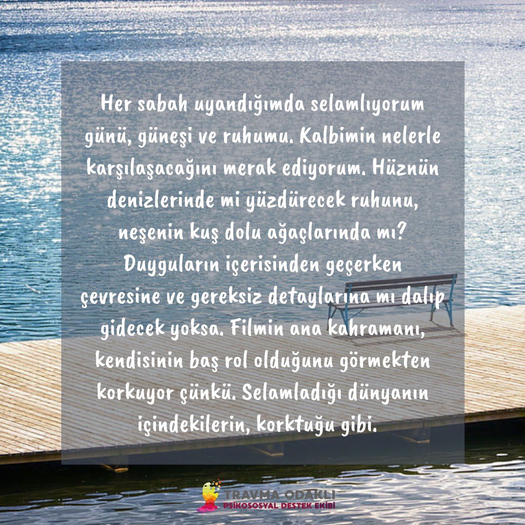 travmaekibi's tweet photo. Görmek isteyenlere...
•
“Yola çıkınca her sabah,
Bulutlara selam ver.
Taşlara, kuşlara,
Atlara, otlara,
İnsanlara selam ver.
Ne görürsen selam ver.
Sonra çıkarıp cebinden aynanı,
Bir selam da kendine ver.” 
Üstün Dökmen https://t.co/7yYwMdQFrO