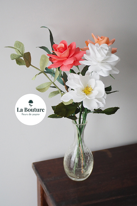 la_bouture's tweet photo. A bouquet to bring light to this gray day!
Restock at Bref Mtl : tea roses in 6 different colors and a few mini monstera!
(Also available on my Etsy shop with free pickup option.)
Have a lovely day 🤍
#labouturemtl #tearose #papercrafts #miniplant #tiny #botanical #floralartist https://t.co/IuDtI0GLry