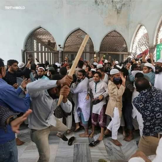 ImranChowBD's tweet photo. #BreakingNews
#Bangladesh bathed with #blood today. Police & ruler party terrorists attacked, fired on people in cities who are protesting against Modi's Dhaka Visit.
#GoBackModi #GoBackFascistModi #GoBackTerroristModi #killerHasina #DhakaMafia https://t.co/VpLaMCggM2