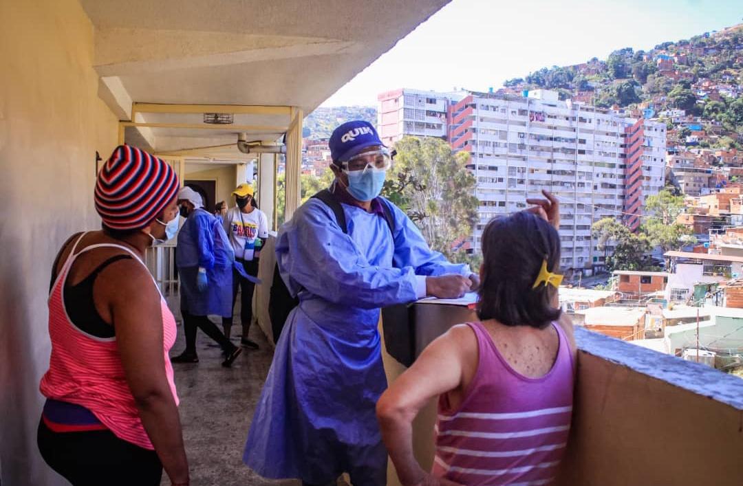 La pesquisa focalizada en las comunidades de Caracas nos ha permitido descubrir los casos de COVID-19 y su nueva variante.
Solamente con el esfuerzo conjunto lograremos cortar la cadena de contagios. Seguimos cuidando la vida. ¡No bajemos la guardia!