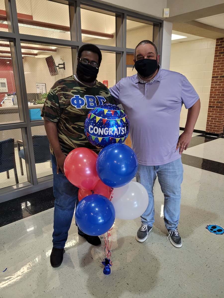 VMMS_Generals's tweet photo. When your our former teacher of the year @VMMS_Generals @cliffmroberts taught the current teacher of the year @ClaytonHammonds ..Its a great day to be a GENERAL!! https://t.co/jP6DKuFyCU