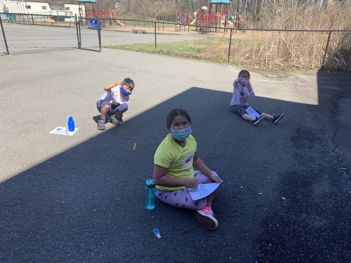 MsPflager's tweet photo. Beautiful weather calls for learning about poetry outside.... followed by a surprise swing break! Happy Spring Break!!! https://t.co/OqHgZwfS3Z