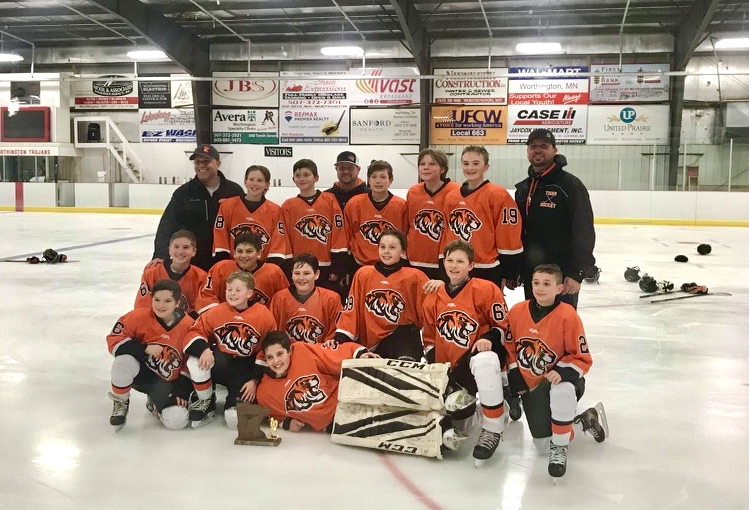 FHSTigerBand1's tweet photo. Congrats to the PeeWee B1 hockey team headed to State! We surprised these 6th &amp; 7th grade players w/a special Pep Band Send-Off today! #TheBandAlwaysWins - and apparently so do our hockey teams! GOAL!!!  @ISD192Athletics @FarmingtonFYHA @FHSghockey_ @FHS__hockey https://t.co/mtN4ahcuCa