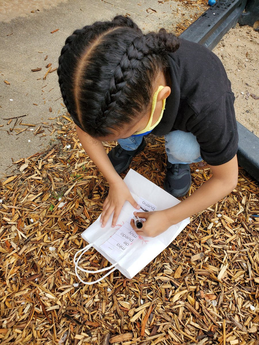 ovalle_tete's tweet photo. Checking our word list to complete our High frequency words egg hunt
#havingfunwelearn
@JeffreysGroveES https://t.co/1dYDHLkgQV