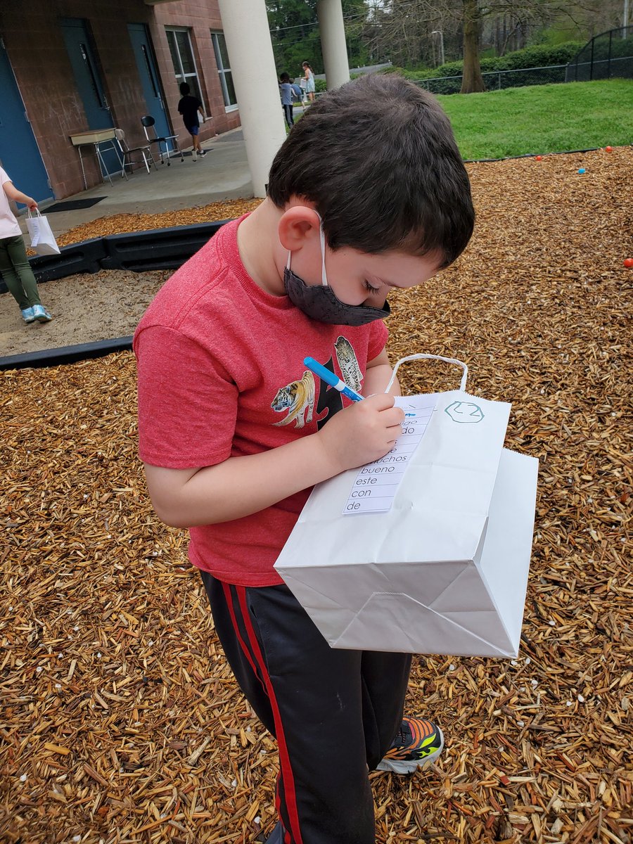 ovalle_tete's tweet photo. Checking our word list to complete our High frequency words egg hunt
#havingfunwelearn
@JeffreysGroveES https://t.co/1dYDHLkgQV