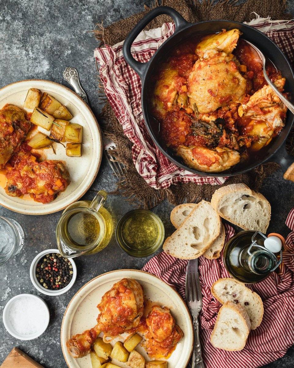 TABLEMagazine's tweet image. This recipe for Pollo in Umido is a perfect family meal for any day of the week. bit.ly/2PA0jox

#TableMagazine #Food #Drink #Design #People #Travel #Pittsburgh #Foodie #foodphotography #foodstagram #delicious